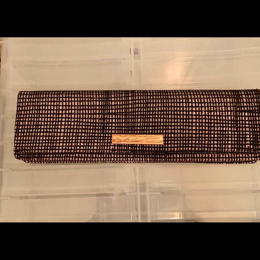 MAC HOLIDAY MAKEUP CLUTCH